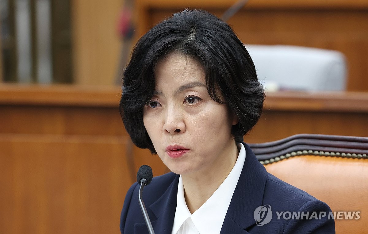 Esta foto de archivo muestra a Lee Sook-yeon, jueza del Tribunal de Patentes nominada como magistrada de la Corte Suprema, hablando durante su audiencia de confirmación en una reunión del comité parlamentario en la Asamblea Nacional el 25 de julio de 2024. (Yonhap)