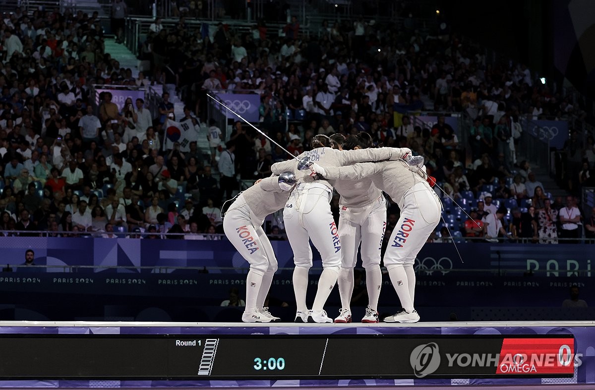 (LEAD) (Olympics) S. Korea takes silver in women's sabre fencing team