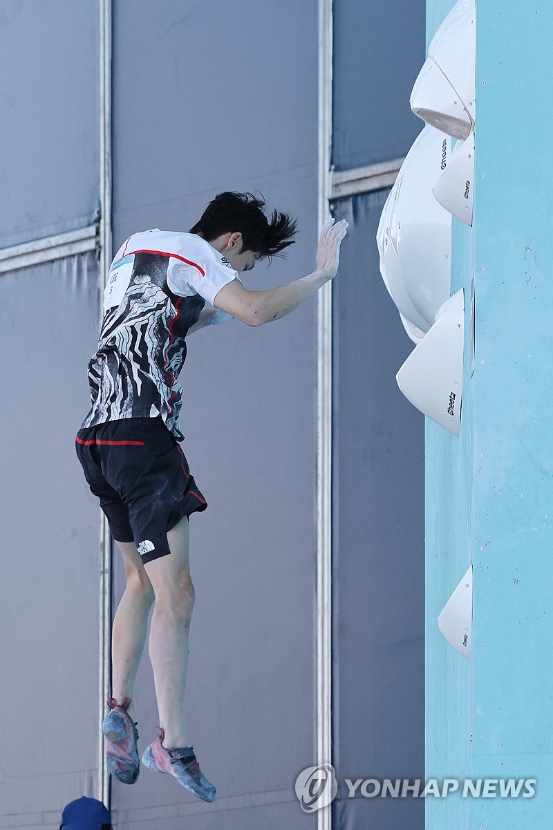 (Olympics) Lee Dohyun finishes 10th in bouldering semifinal in sport