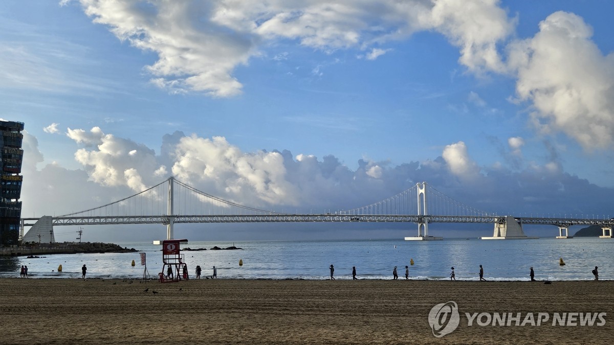 광안대교 위 가을하늘