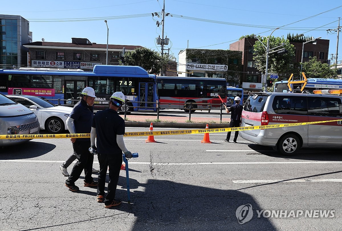 '땅 꺼짐' 사고 현장 인근 도로 침하