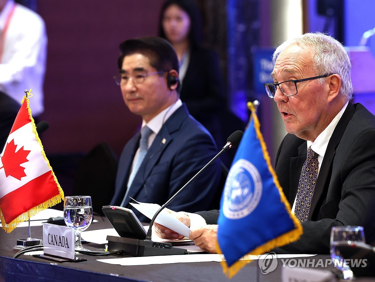 Canadian Defense Minister Bill Blair (R) speaks during a defense ministerial meeting between South Korea and member states of the U.S,-led U.N. Command at a hotel in central Seoul on Sept. 10, 2024. (Yonhap)