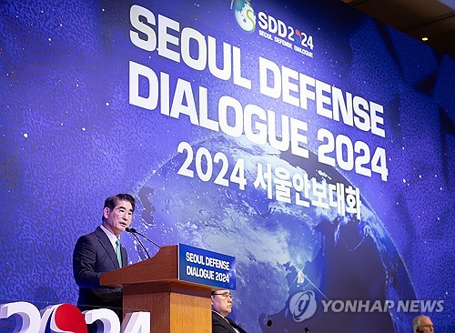 (LEAD) Defense chief says 'fundamental' solution to N. Korean threats lies on free, unified Korean Peninsula