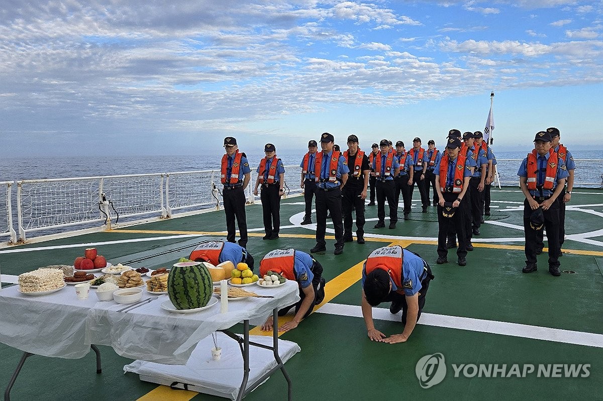 독도경비함 위에서 지내는 차례