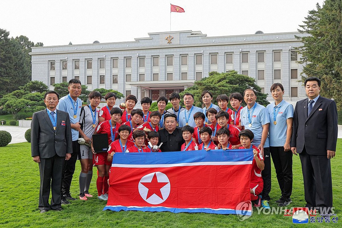 북, 연일 U-20 여자축구 우승 선전…이번엔 총리가 연회 마련