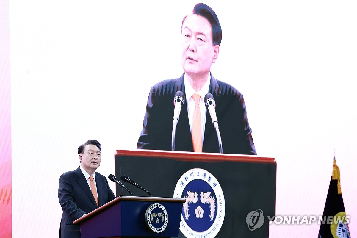 El presidente Yoon Suk Yeol habla durante un evento celebrado en Gangneung, a unos 240 kilómetros al este de Seúl, el 17 de octubre de 2024. (Yonhap)