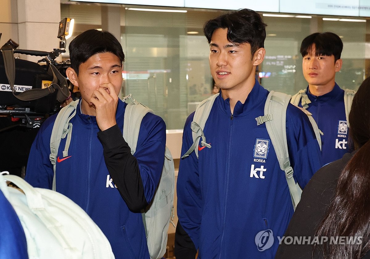 출국하는 축구국가대표팀 김봉수-이기혁-이창근