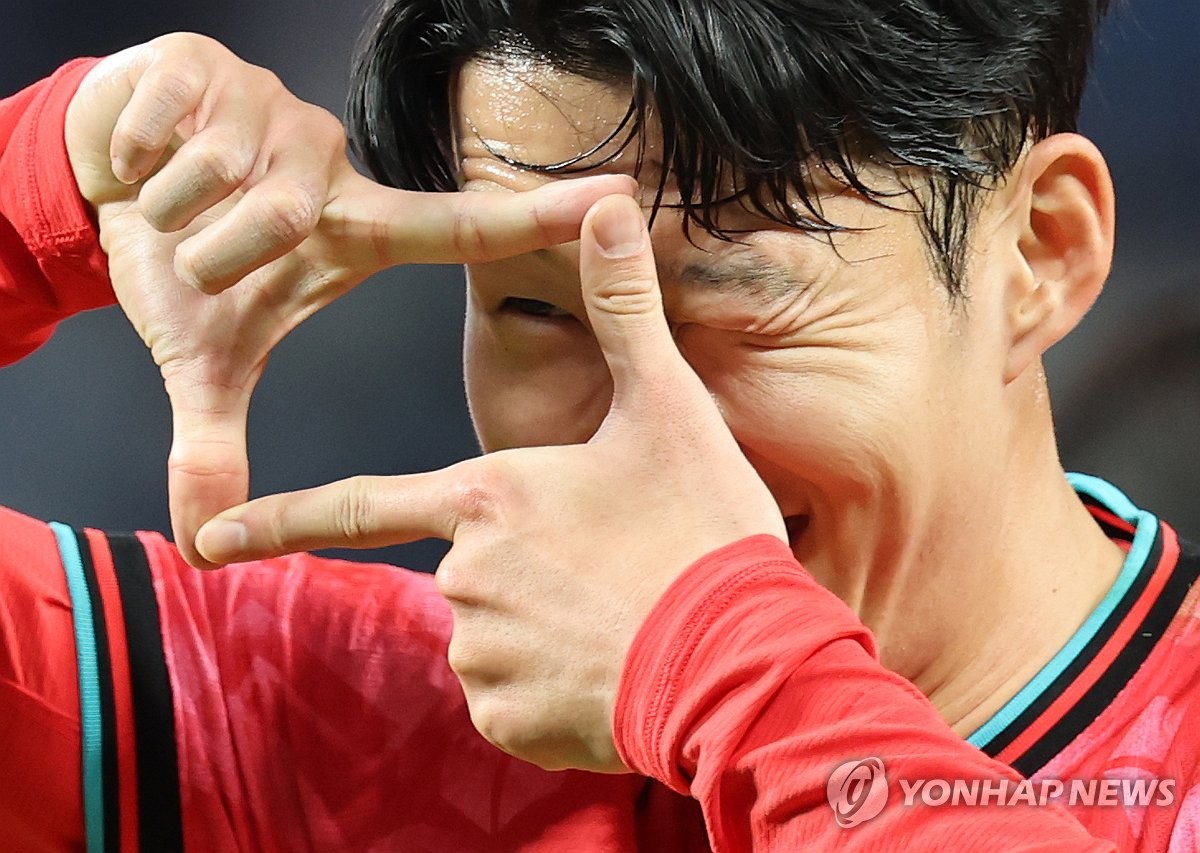 홍명보호 쿠웨이트에 전반 2-0 앞서나가…터졌다 손흥민 50호골