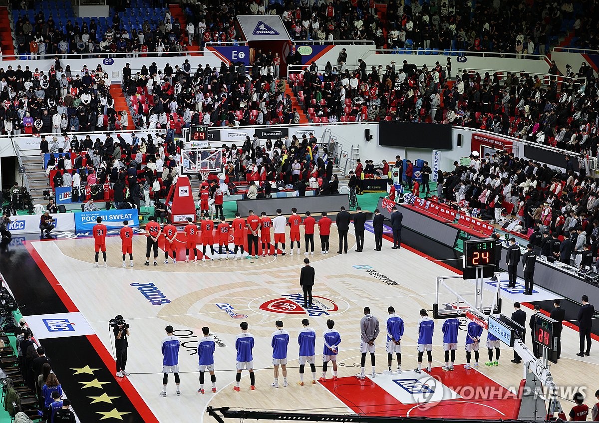 [제주항공 참사] '농구영신'도 차분하게…행사 없이 '타종'만(종합)