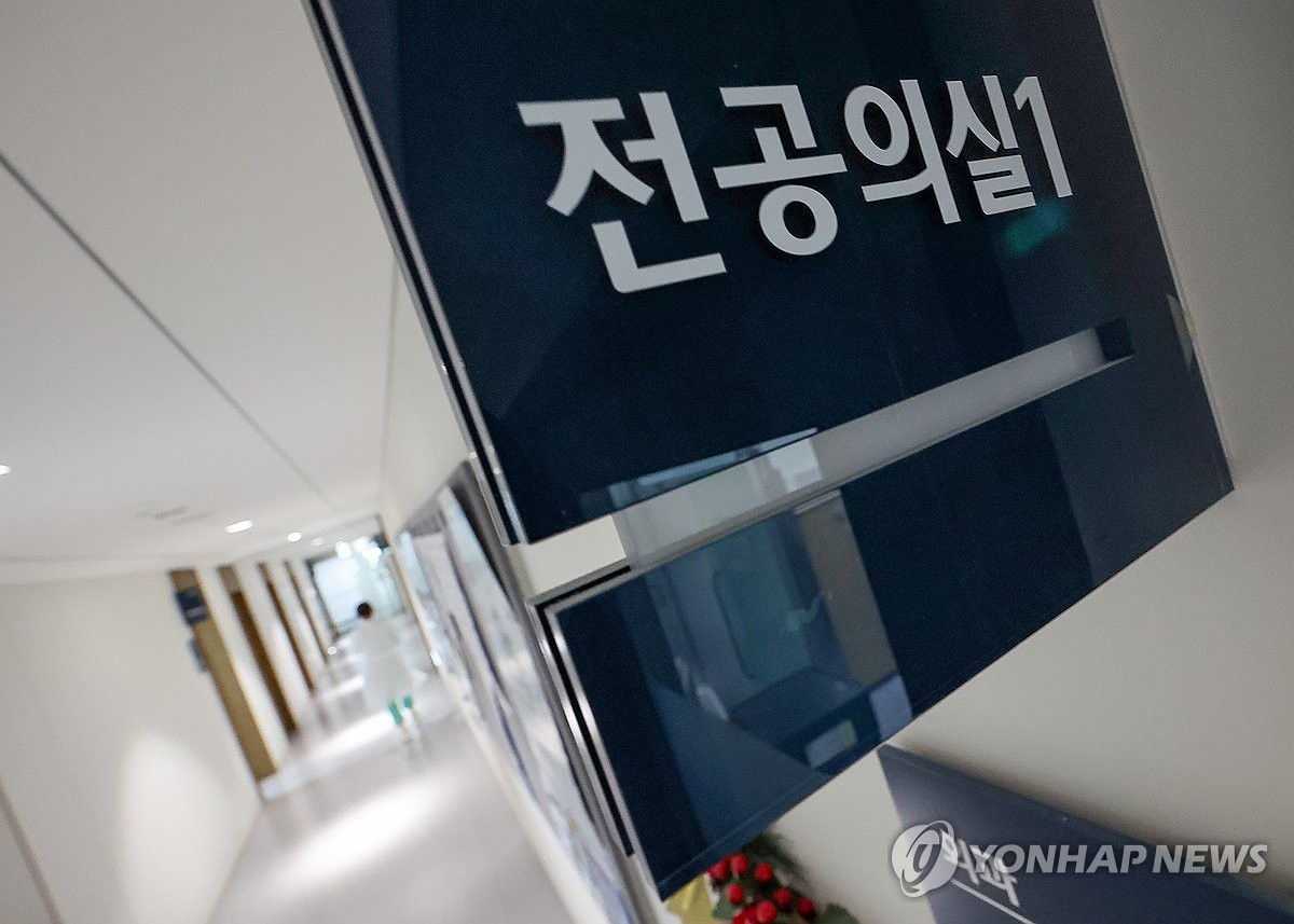 일부 사직 전공의들 "9월 복귀 원해…대전협 무책임에 질렸다"