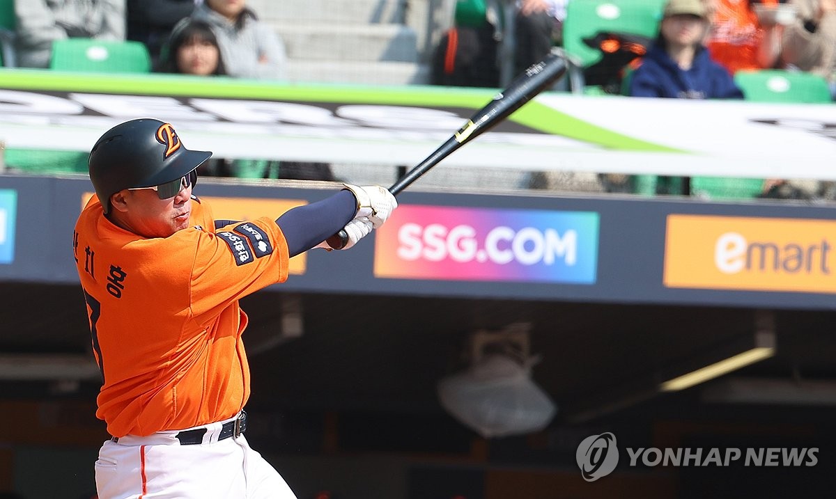 안타 치는 안치홍