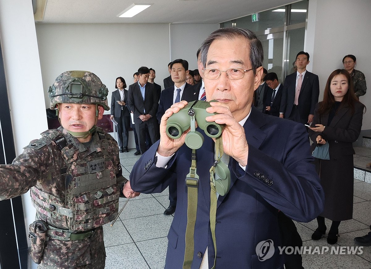 大統領代行が最前線を視察