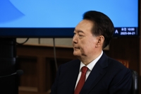 법원 지하로 왔던 尹, 내일 첫 포토라인 서나…내란혐의 재판