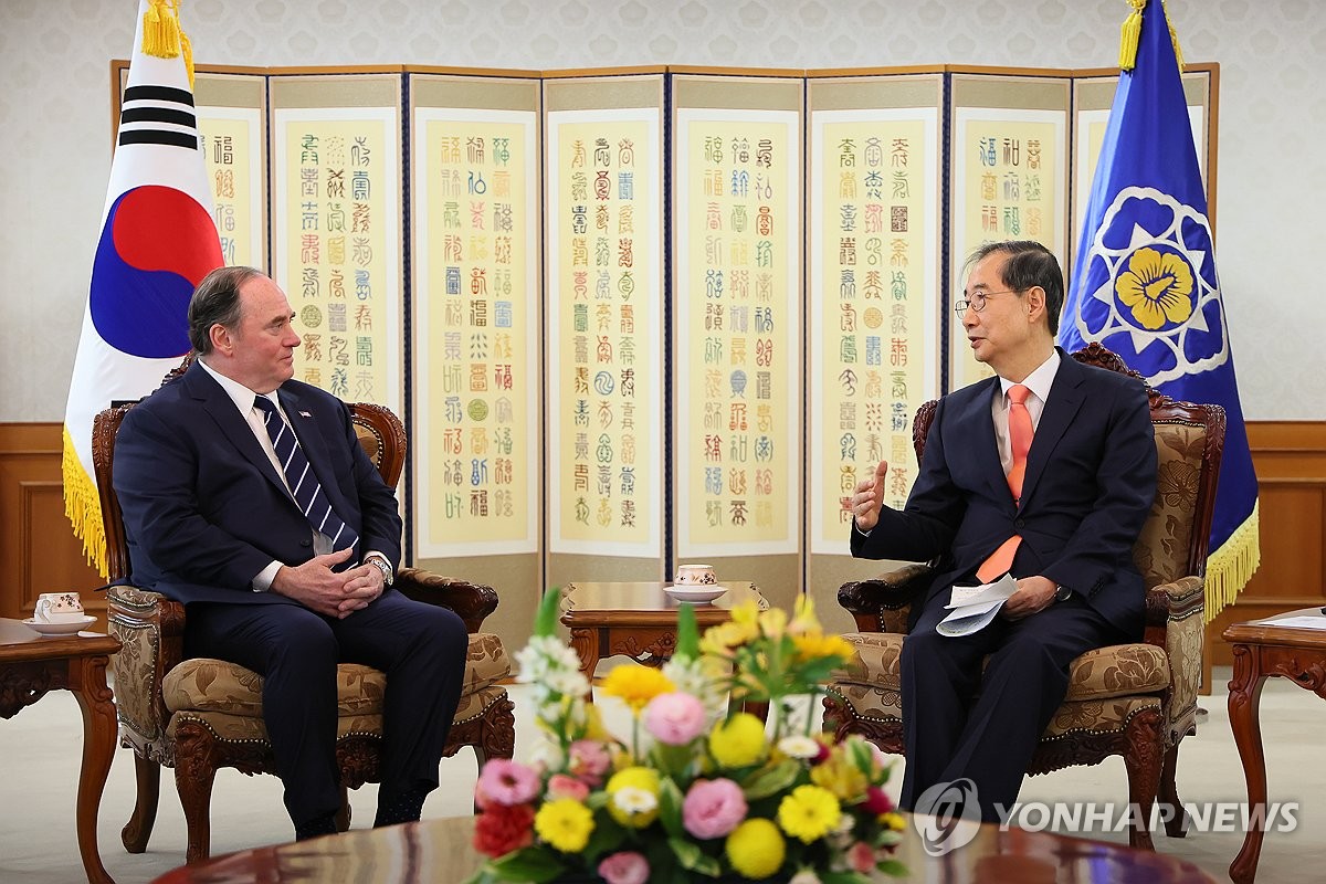Acting President and Prime Minister Han Duck-soo (R) holds talks with Secretary of the U.S. Navy John Phelan during their meeting at the government complex in Seoul on April 30, 2025, in this photo released by Han's office. (PHOTO NOT FOR SALE) (Yonhap)