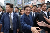 헌법 84조 해석 안 밝힌 대법원…李 당선시 형사재판 멈출까