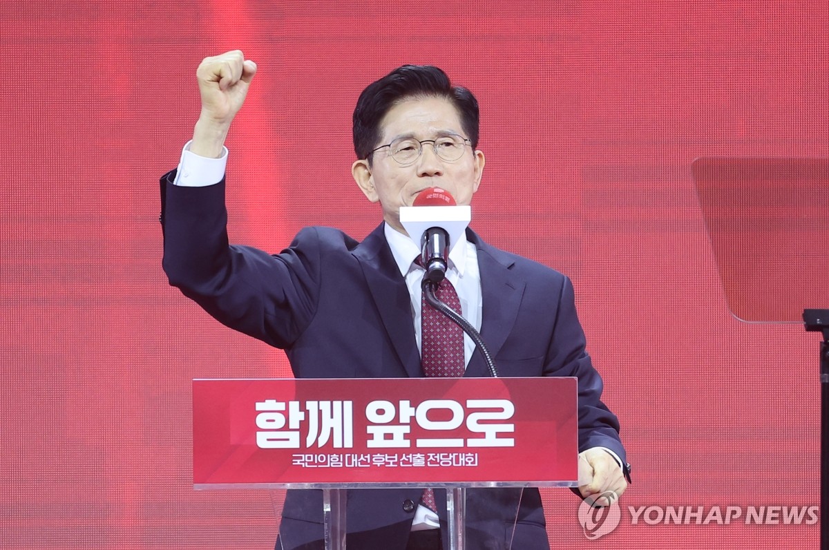 [속보] 김문수 "윤석열 전 대통령 출당, 생각하거나 논의한 적 없다"