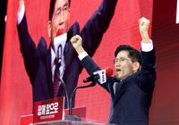 김문수, 대선후보 첫 일정은 현충원…전 대통령 묘역 참배