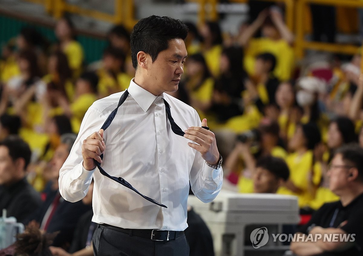 벼랑 끝 SK 전희철 "새 역사 쓴다"·LG 조상현 "평소와 똑같이"