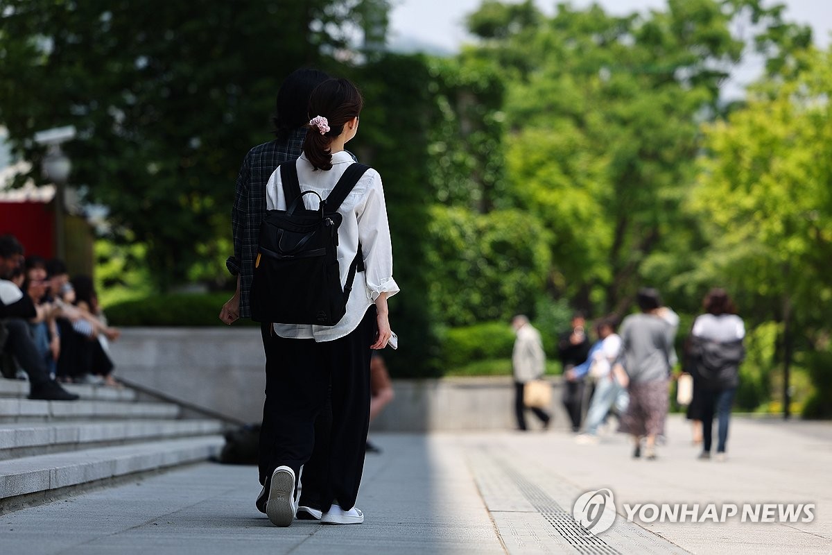 구름 많다가 차차 맑아져…낮 최고 18∼24도
