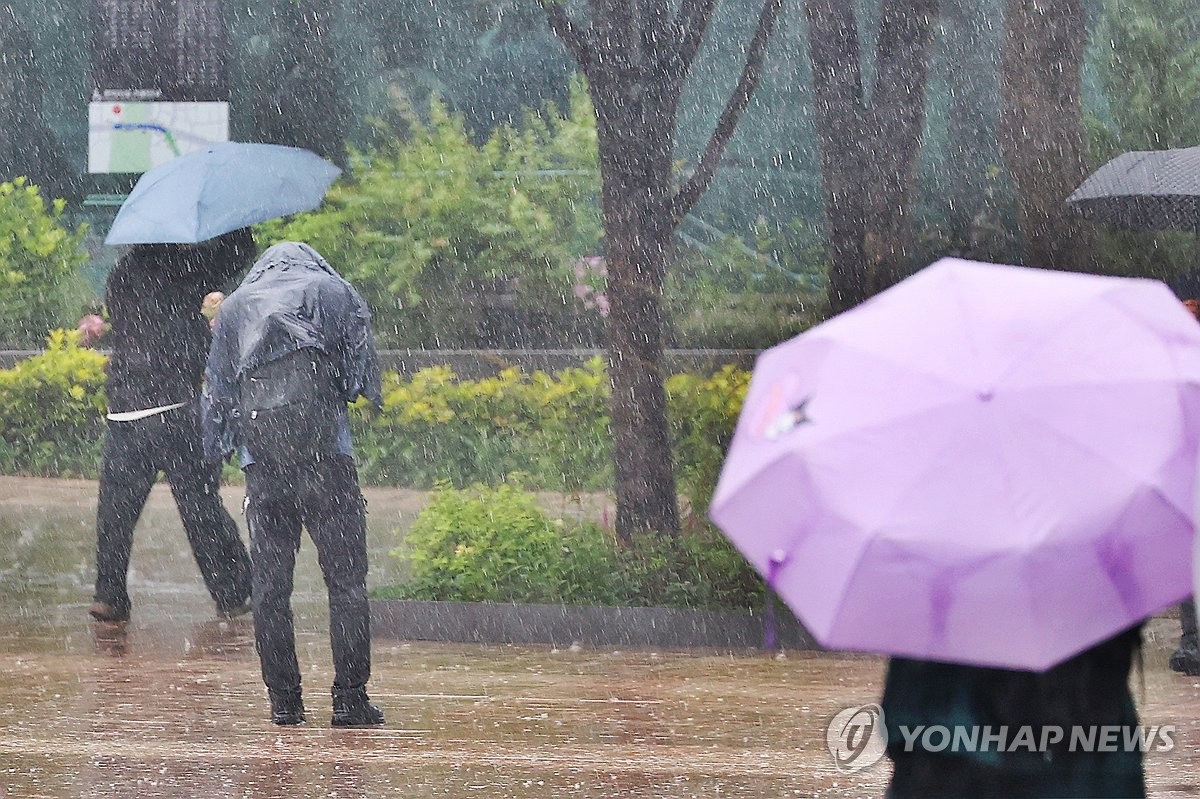 [날씨] 대체로 맑고 일부 지역 소나기…큰 일교차 주의