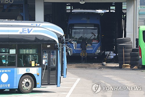 Seoul bus union postpones strike; bus services running normally