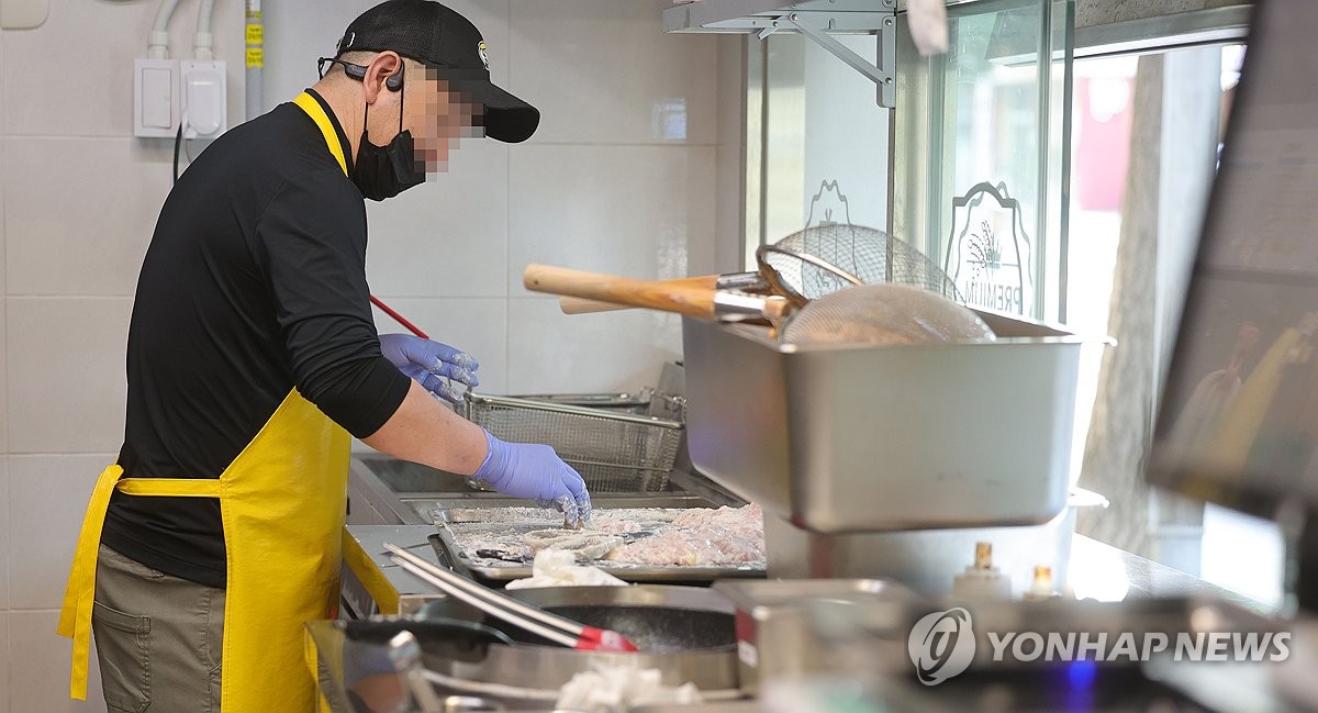 창원NC파크 재개장에 영업 준비하는 인근 상인