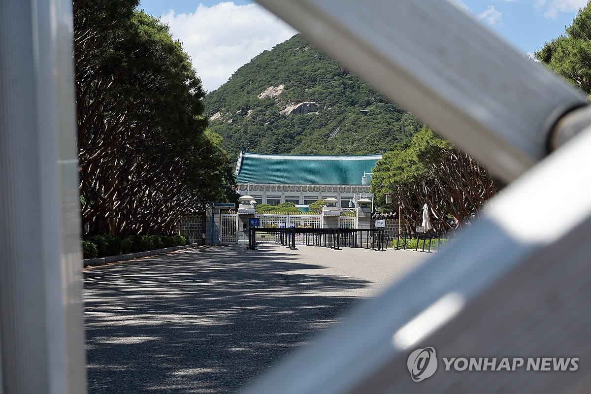 李在明大統領　執務室を青瓦台に移転へ