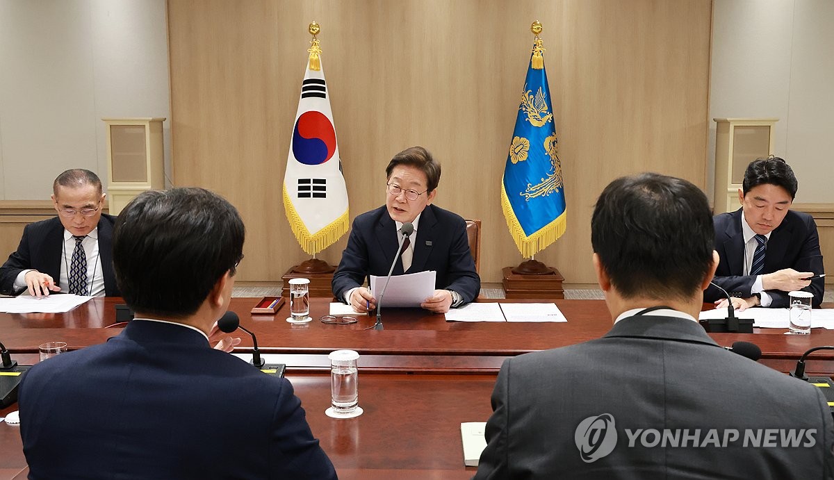 李, 비상경제TF 회의…"작은 발상도 직급 무관하게 제안해달라"