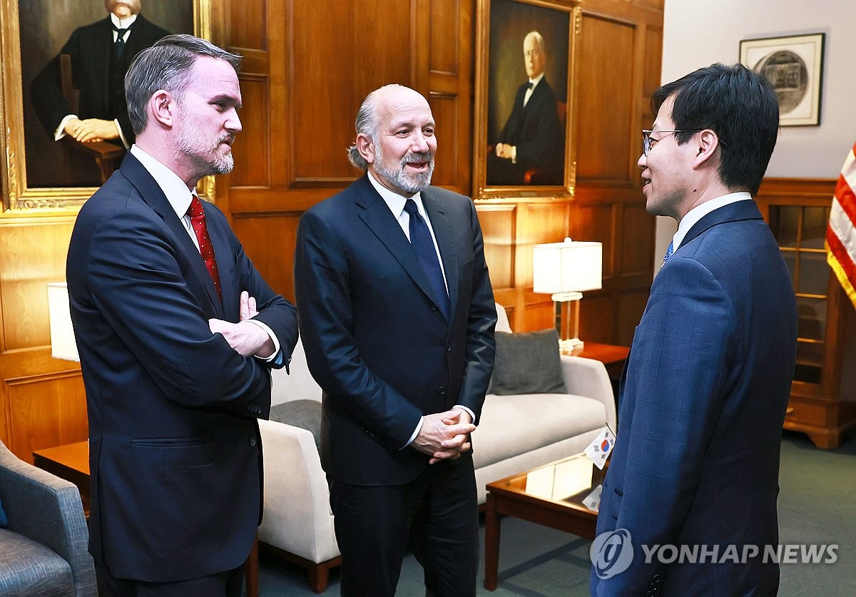 대화하는 여한구 통상교섭본부장