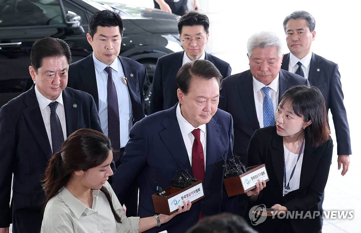 [속보] 내란특검 "수사 검토 변호인은 김홍일·채명성·송진호·윤갑근"