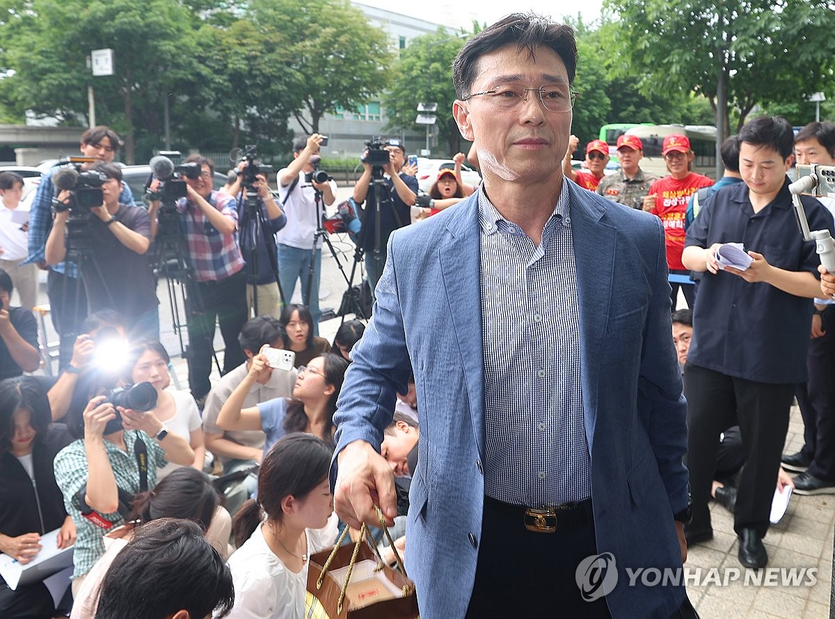 해병특검, 수사 첫날 임성근 4시간 조사…과실치사 혐의…