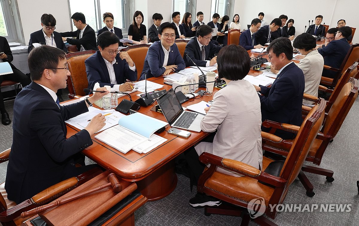 예결소위, 배드뱅크 예산 합의…소비쿠폰·지역화폐는 이견 여전