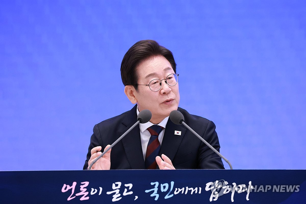 [속보] 李대통령 "추경 또 할지 그때 가봐야…재정상황 녹록지 않아"