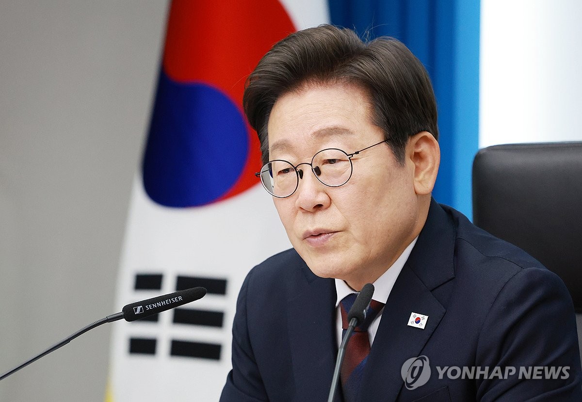 Lee calls for dialogue with doctors to help resolve medical impasse