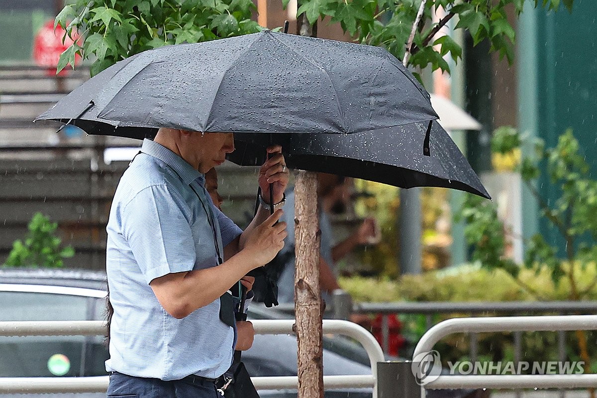 [내일날씨] 일요일도 무더위, 낮 최고 35도…제주·남부 비