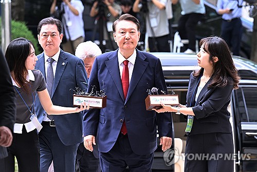  Ex-President Yoon in custody for 2nd time over Dec. martial law bid