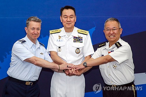  Top U.S. military officer calls for trilateral cooperation amid military buildup by N. Korea, China