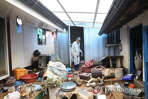 (2nd LD) Death toll rises as heavy rains cause landslide; nat'l firefighting mobilization order issued