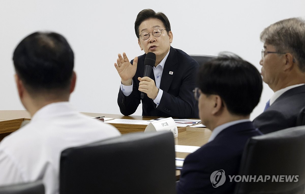 산재사망 SPC공장 직접 찾은 李대통령 "죽지않는 사회 만들겠다"