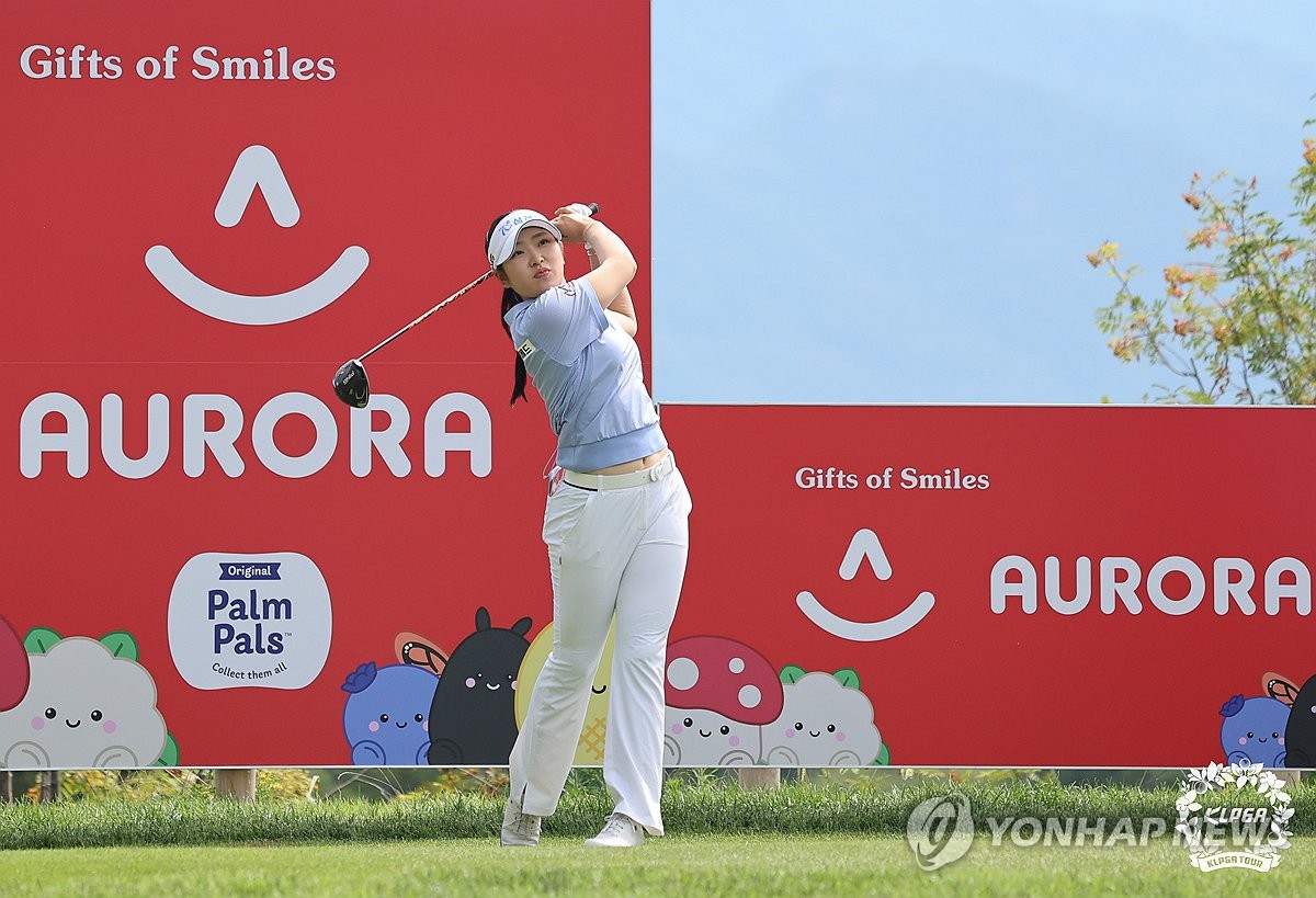 KLPGA 평균 타수 1위 유현조, 오로라월드 챔피언십 1R 공동 선두(종합)