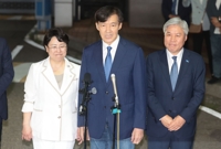 (LEAD) Ex-minister Cho Kuk set free under presidential pardon
