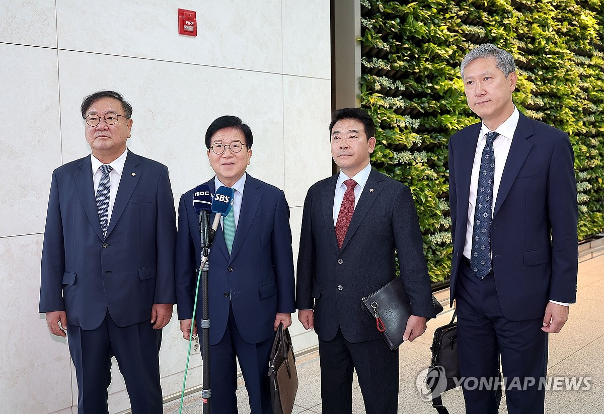 李대통령 방미날 중국 특사단도 출국…"시진핑 APEC 참석 요청"