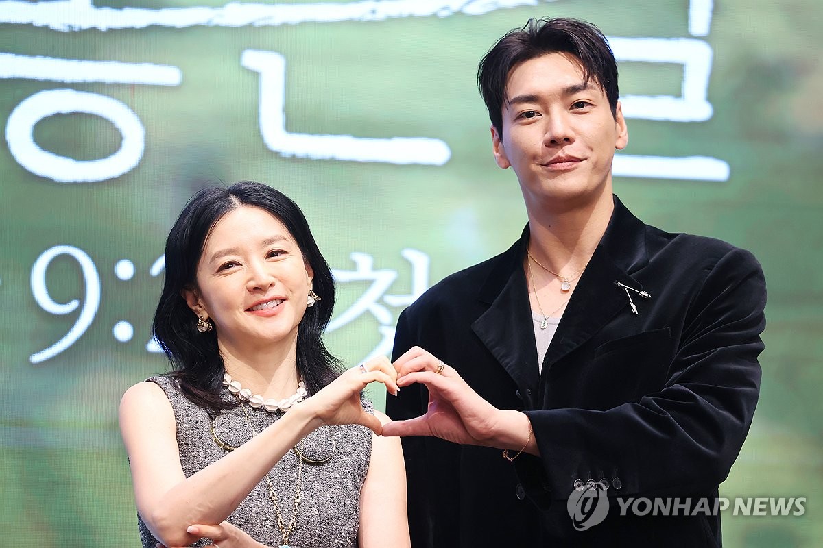 이영애·김영광이 만드는 하트