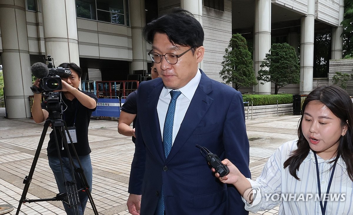 구속심사 출석 중인 김상민 검사