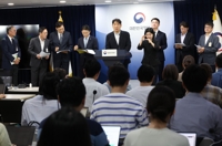 서버까지 뚫린 KT, 인증에도 뚫린 롯데카드…정부 대응엔 의문