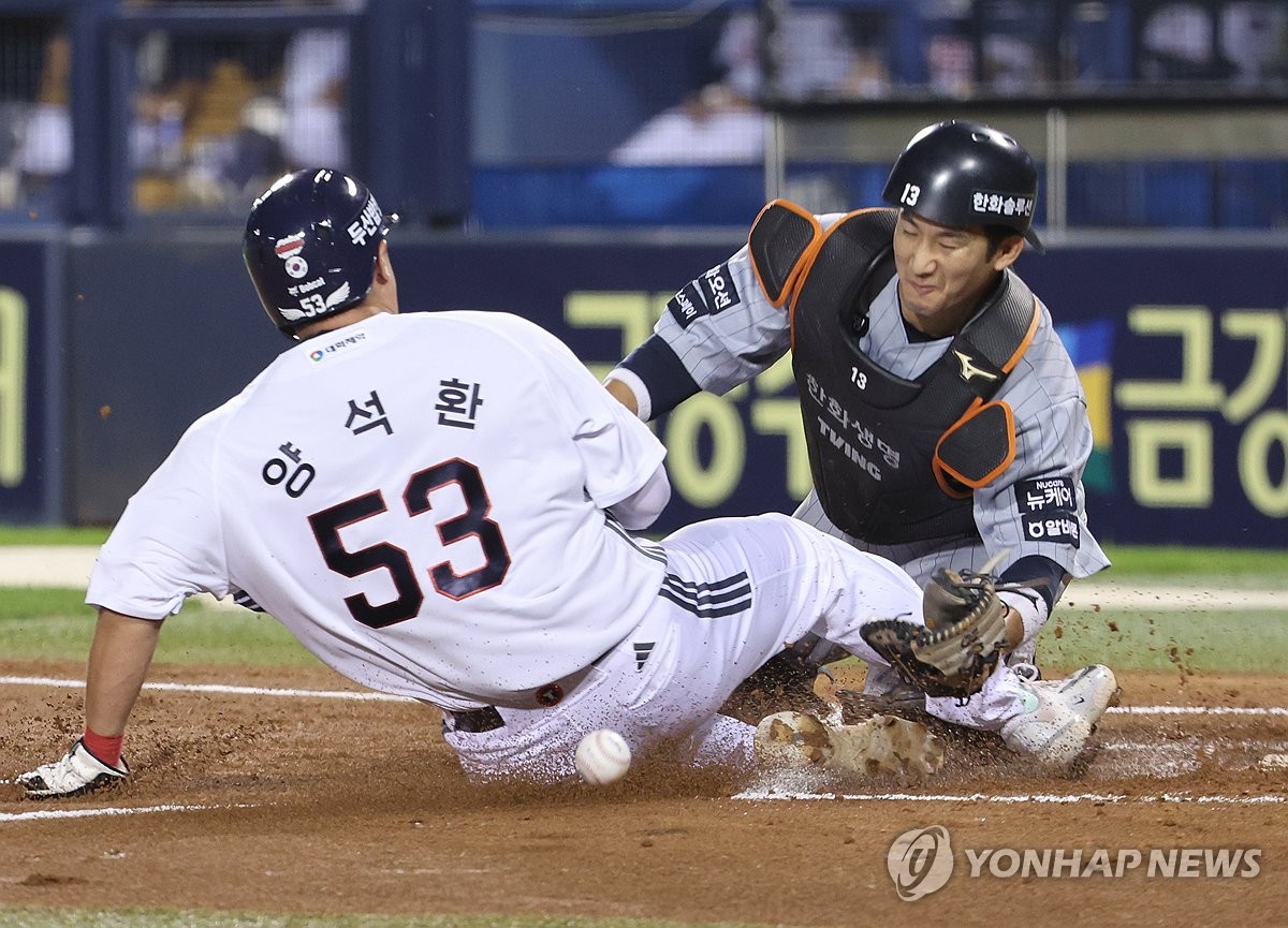 두산, 한화 우승 도전에 고춧가루…잭로그 8이닝 무실점