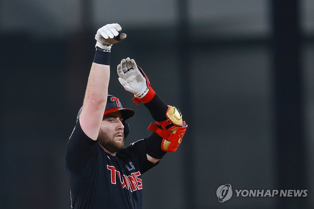 두산 잭 로그·LG 오스틴, KBO 9∼10월 쉘힐릭스플레이어 선정