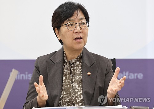 정은경 "보건의료 '심각' 단계 내달 추석연휴 이후 하향"
