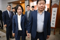  민주당, 대법원 현장검증 착수…천대엽 안내로 대법정 입장