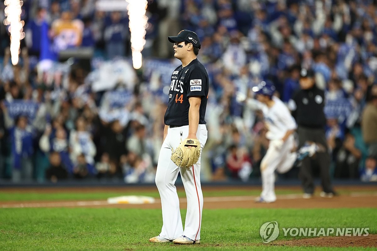 비수가 돼 돌아온 '믿음의 야구'…한화 김서현 또 무너졌다